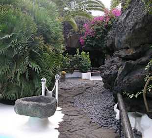 Verbindungsweg über den Pool