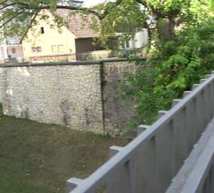 Stadtgraben mit Turm