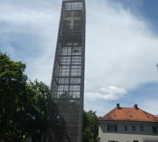 Besuch der neuen, modernen Herz-Jesu-Kirche