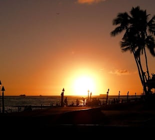 Sonnenuntergang vor der Mai Tai-Bar
