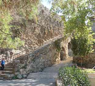 Aufstiegstreppe zur Stadt vom Hafen aus