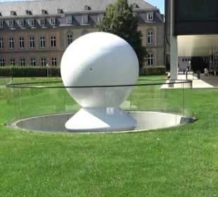 Skulptur Schachfigur am Landtag 