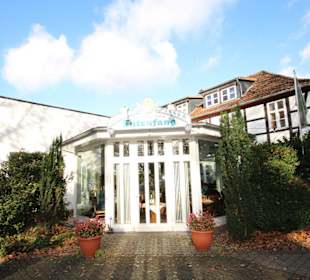 Außenansicht mit Wintergarten