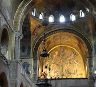 Im Inneren der Kirche