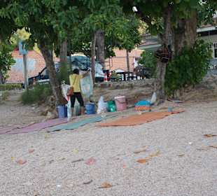  Editieren Lager der illegalen Strandverkäufer. 