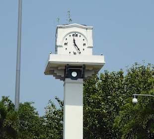 Der Uhrenturm von Naklua, Eingang zum Park