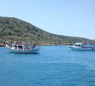 Ausflugsschiffe vor Spinalonga