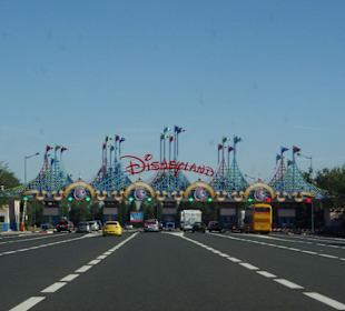 Einfahrt zu den Disney Parcs *yieppieh*