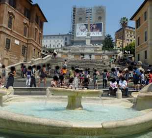 Fontana, Spanische Treppe und Kirche
