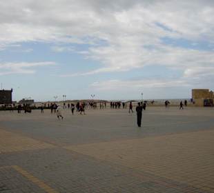 Der weitläufige Place Moulay Hassan