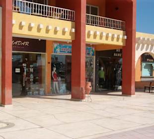 Kleiner Bazar auf Marina