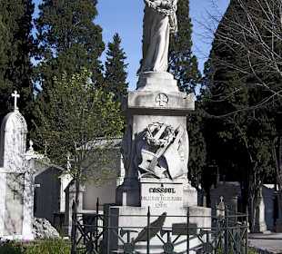 Grabmal auf dem Friedhof