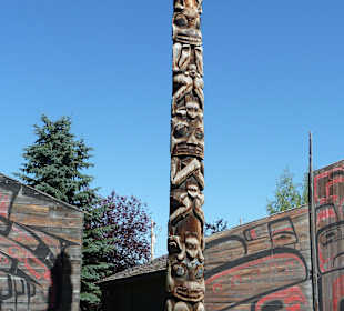 Langhäuser mit Totem