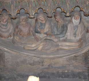 Heiligenstatuen am Tabernakel