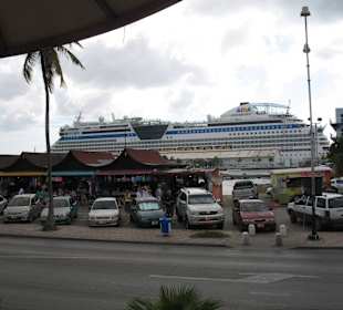 Souvenierläden am Hafen