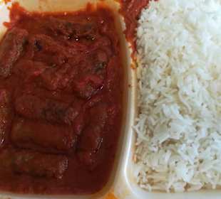 Cevapcici in Paprikasoße mit Reis