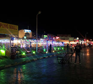 Nachtleben neben dem Hotel