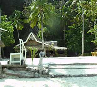 Ein Resort (Name?) neben unserer Bucht beim lunch