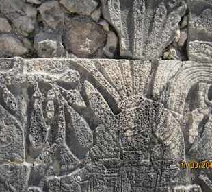 Geschichte in Stein gehauen