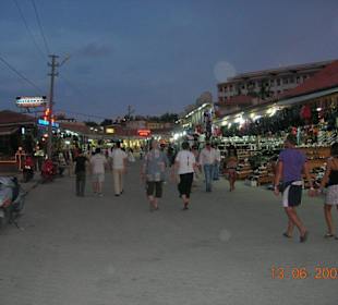 Einkaufsstrasse von Komkoey, waren wir jeden Tag