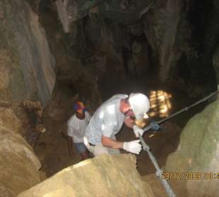Der Reiseführer hilft ständig