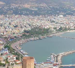 Ausblick von der Burg Alanya zum Hafen