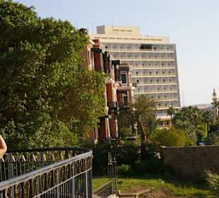 Gegenüber der Elephantine Insel