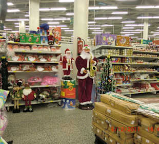 Weihnachtsbedarf im Shoppingcenter