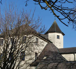 Viergeschossig turmartiger Bau