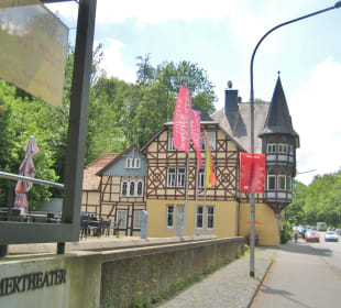 Linke Kanalseite / Sommertheater