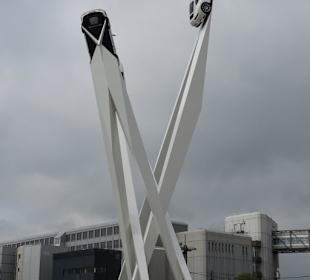 Porscheskulptur im Oktober