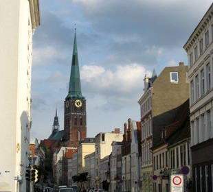 Straßenzugang von der Trave aus