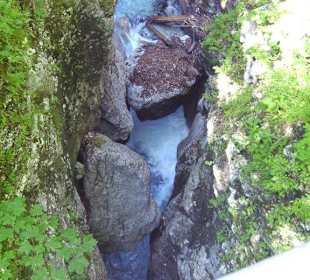 deswegen der Name "Tscheppaschlucht"