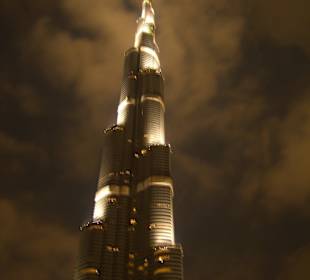 Blick auf den Burj Khalifa bei Nacht