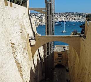 Barrakka Lift down ro Grand Harbour