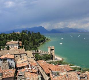 Blick von der Scaligerburg auf Sirmione