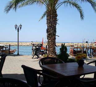 Ein Blick auf den Hafen von Side