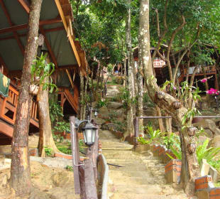 Einzelne Bungalows im Maney Resort