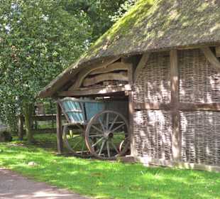 Freilichtmuseum  - altes Haus / Gerätschaften 