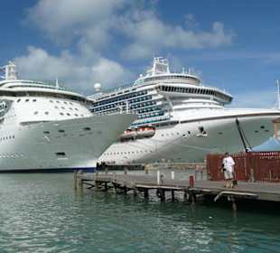 Kreuzfahrtschiffe im Hafen