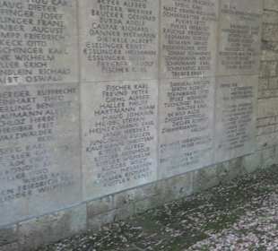 Gefallenendenkmal am Friedhof Holzhausen