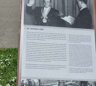 Namensgeber Dr. Lang