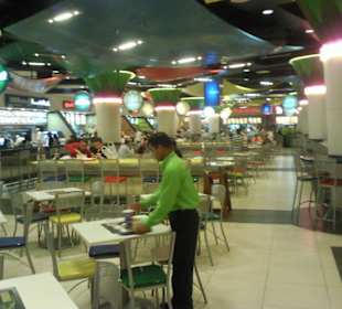 Foodcorner in der Emirates Mall
