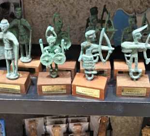 Im Shop des Archäologischen Nationalmuseums