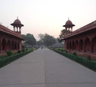 Im Gelände des Taj Mahal