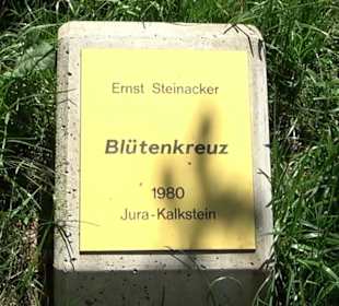 Skulptur Blütenkreuz
