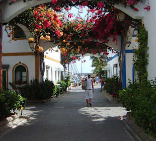 Spaziergang durch Puerto de Mogan zum Strand