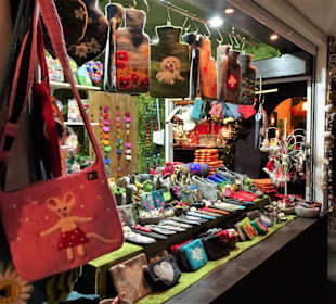 Rundgang über den "Markt der Engel"