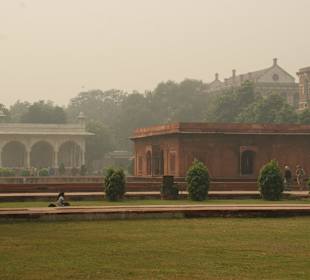 Zafar Mahal mit Sawan Pavillon und Smog