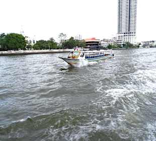 Mit dem Hop and Hop Boot Bangkok entdecken